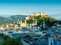 Salzburger Altstadt mit Blick auf die Festung Hohensalzburg